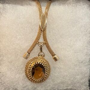 Elegant Gold Pendant Necklace